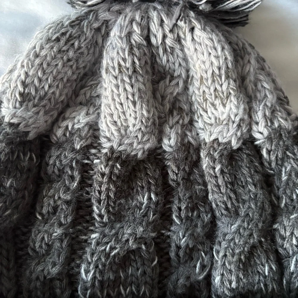 Smartwool Rounded Crown Merino Blend Cable Knit Pompom OS Streetwear Gorpcore